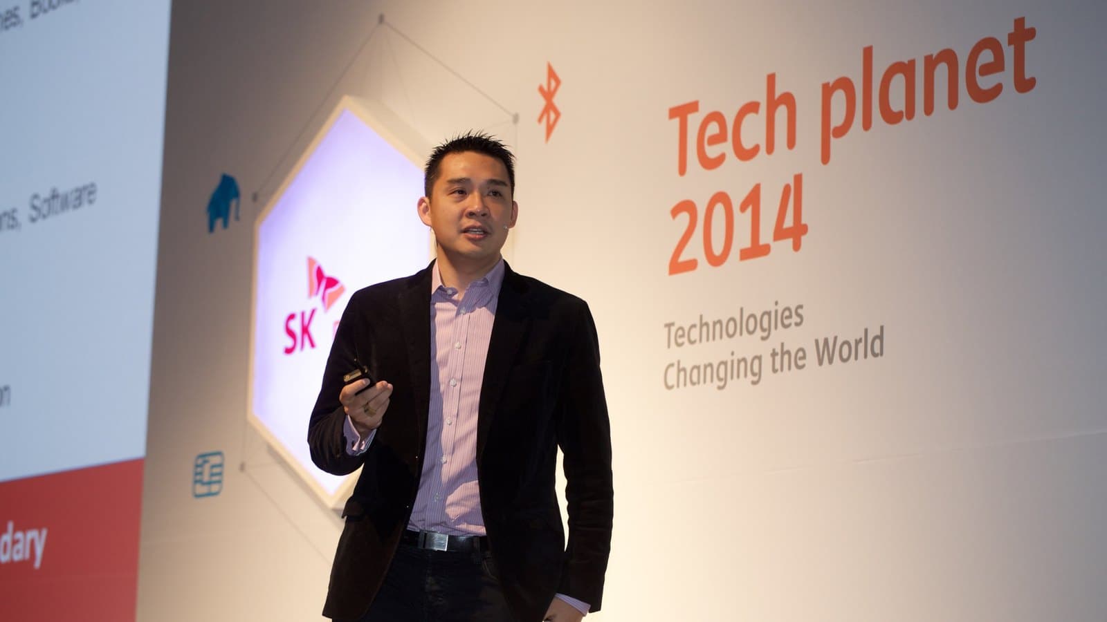 James Chen keynoting on stage at SK Planet Tech Planet 2014.